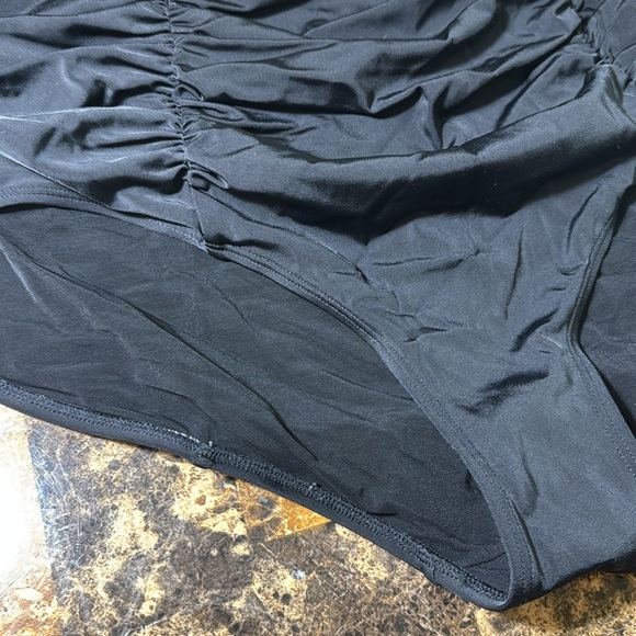 Torrid 4 High Rise Ruched Swim Bottom black - Picture 6 of 10